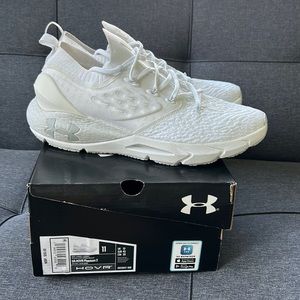 Under Armour HOVR Phantom 2 All White men’s size -11- Like New